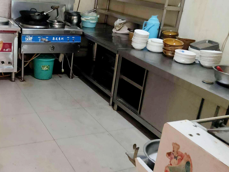 工廠食堂承包廚房設備誰出？